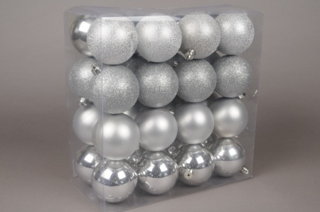Boîte de 32 boules en plastique argent D10cm