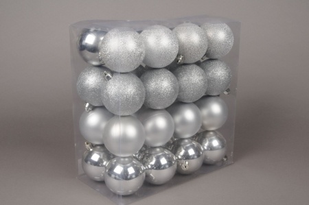 Boîte de 32 boules en plastique argent D8cm