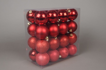 Boîte de 32 boules en plastique rouge D8cm