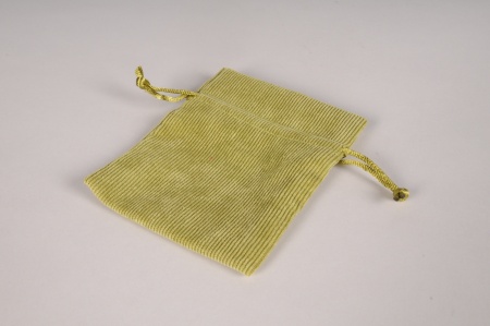 Paquet de 10 sacs en velours vert 9x12cm