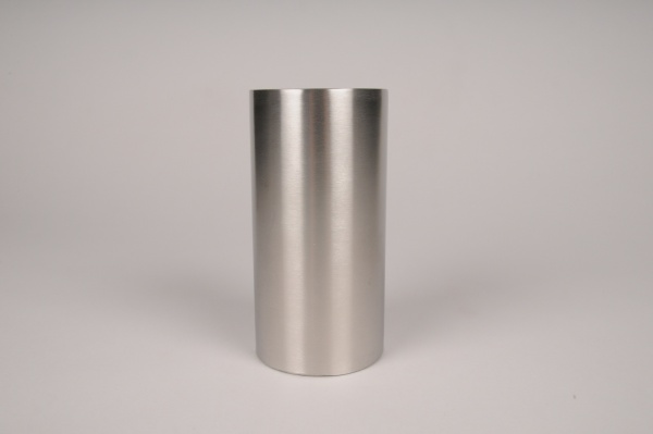 Bougeoir cylindre métal argent D7.5cm H15cm