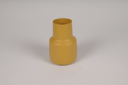 Vase en métal moutarde D9cm H13.5cm