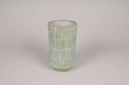 Vase en béton strié vert D12cm H20cm
