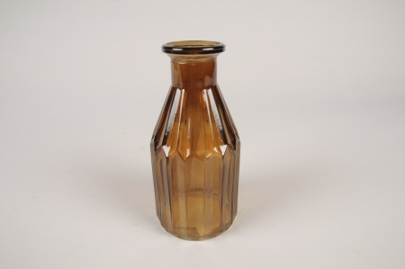 Vase bouteille en verre strié chocolat D7.5cm H20cm