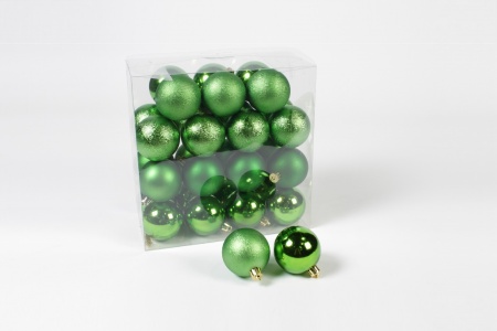 Boite de 32 boules en plastique vert D6cm